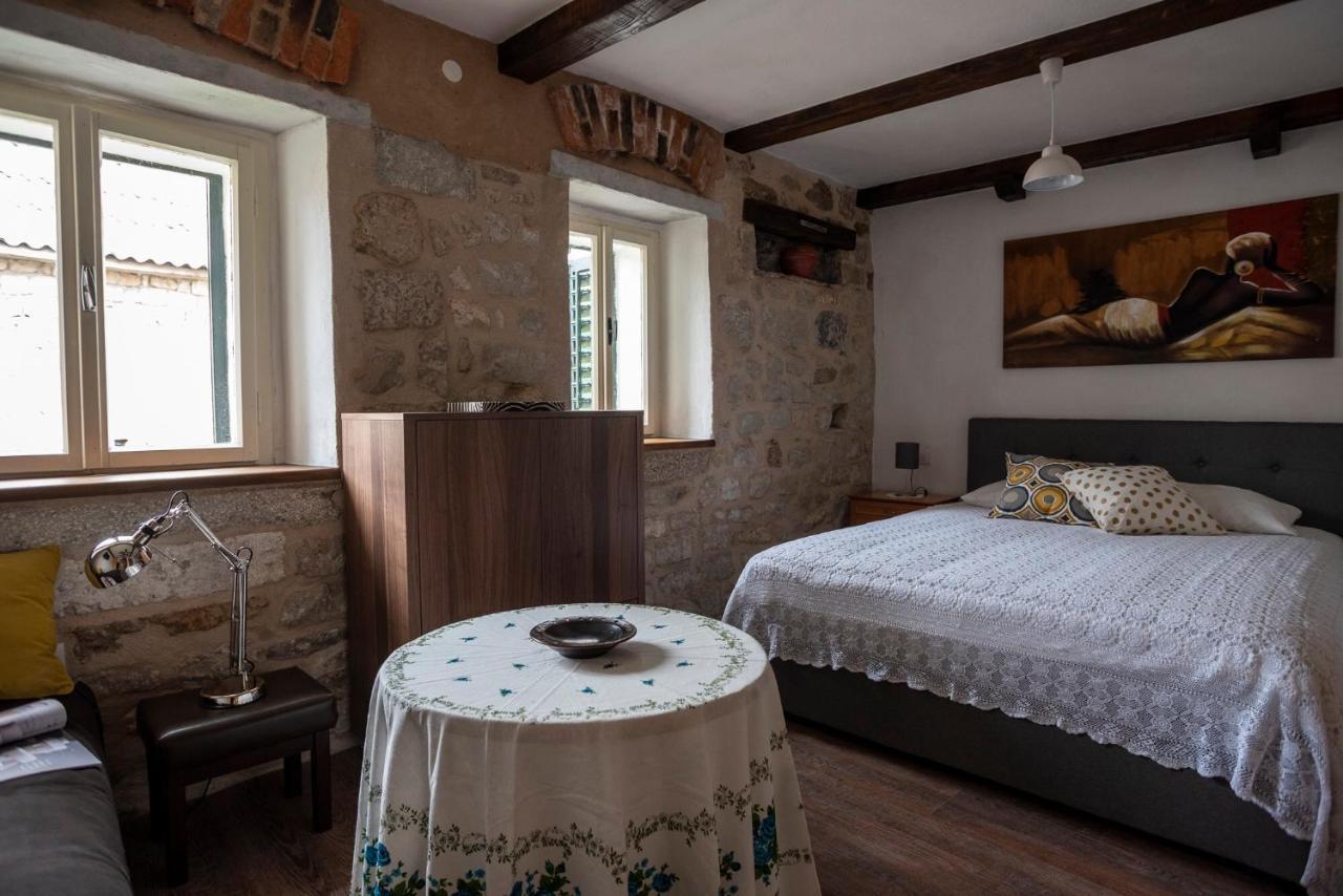 Guesthouse NINA Kaštel Novi Extérieur photo